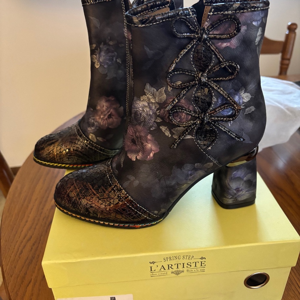 L’Artiste black multi boots size 36